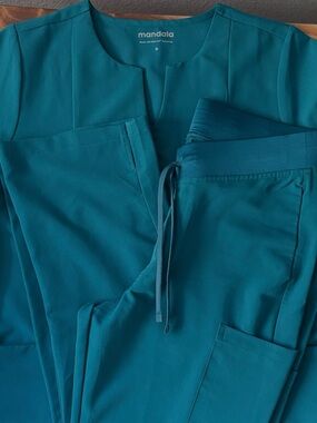 Scrub Set - Mandala Women's Teal Medium Top, Small Pant Cargo Style